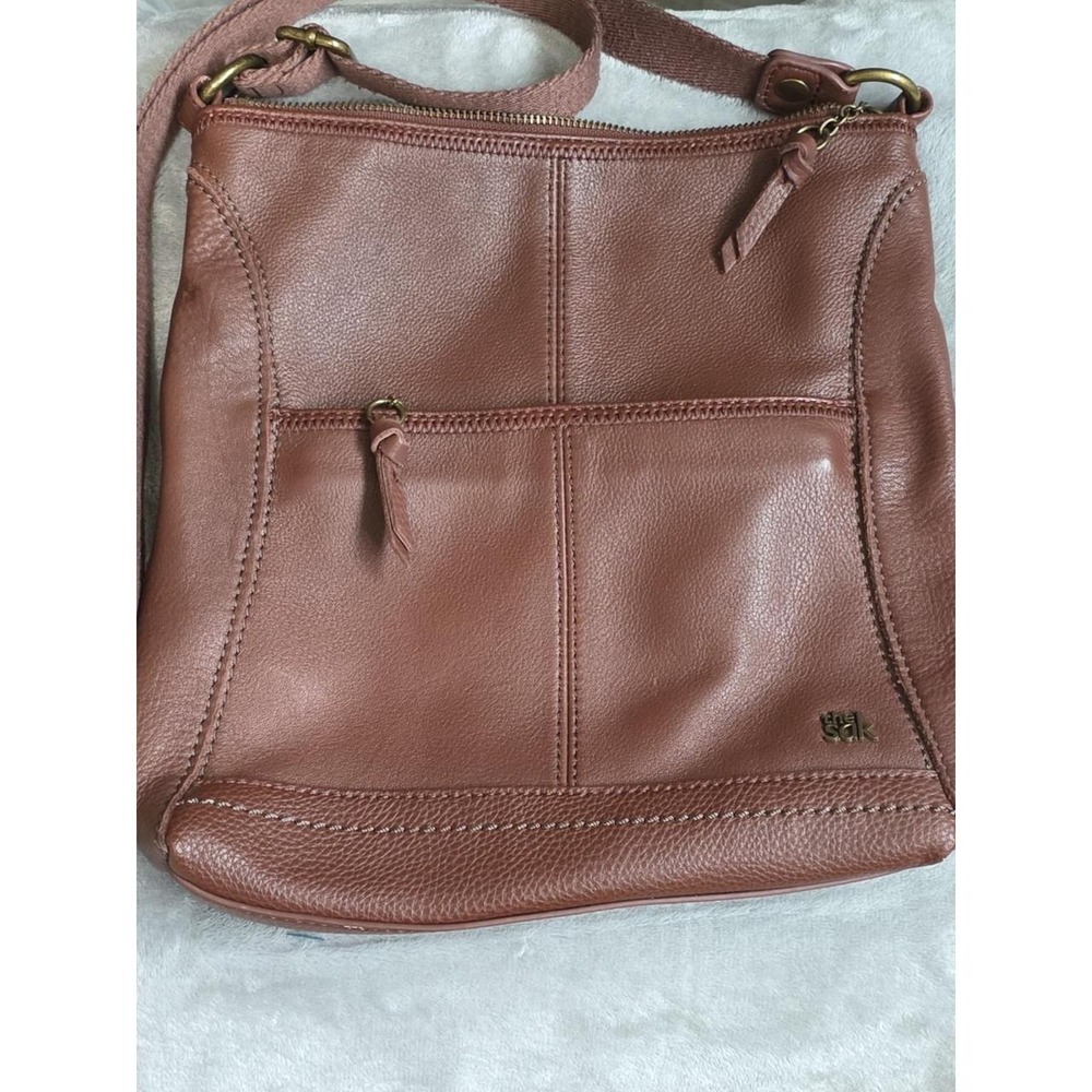 The Sak Brown Shoulder Bag Zip Closure Bag Charm Multiple Pockets Classic Style